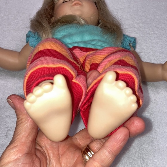 Retired American girl itty baby long blonde hair - Picture 3 of 11